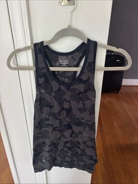 Athleta Black & Dark Gray Camo Athletic Tank